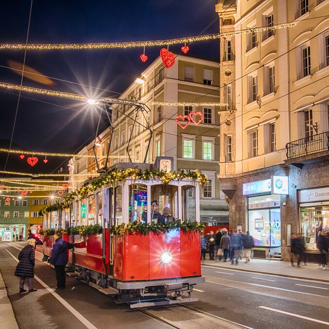 Weihnachtsstrassenbahn Innsbruck | © Innsbruck Tourismus_Danijel Jovanovic Städtereise railtour Innsbruck | © Innsbruck Tourismus_Danijel Jovanovic