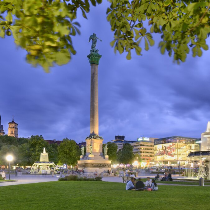 Stuttgart_Schlossplatz Abends | © DZT_Francesco Carovillano railtour_Stuttgart Städtereise | © DZT_Francesco Carovillano