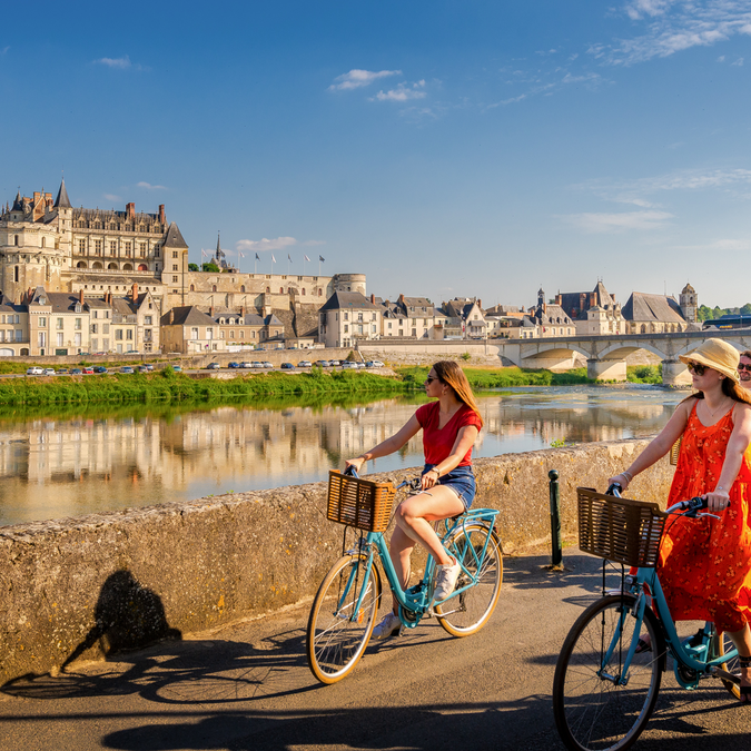 Loire_a_velo_Amboise | © ADT_Touraine_JC_Coutand | En collaboration avec les ADT Loir-et-Cher et Touraine  Ferien railtour Loiretal | © ADT_Touraine_JC_Coutand | En collaboration avec les ADT Loir-et-Cher et Touraine