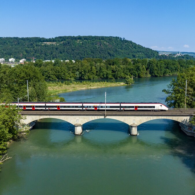 Eurocity | © SBB CFF FFS Zug in Landschaft | © SBB CFF FFS