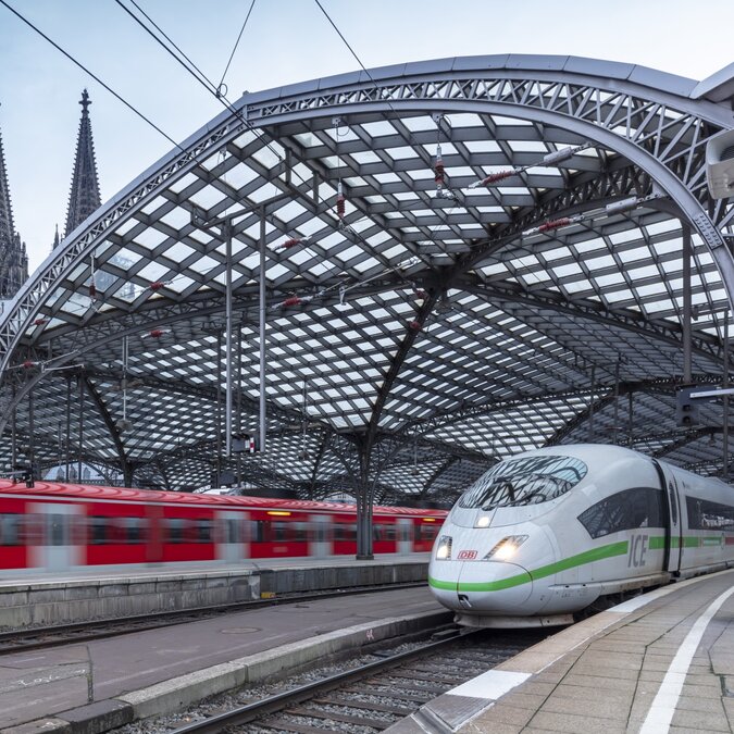 Bahnhof DB | © Deutsche Bahn AG / Axel Hartmann railtour_ICE_DB | © Deutsche Bahn AG / Axel Hartmann