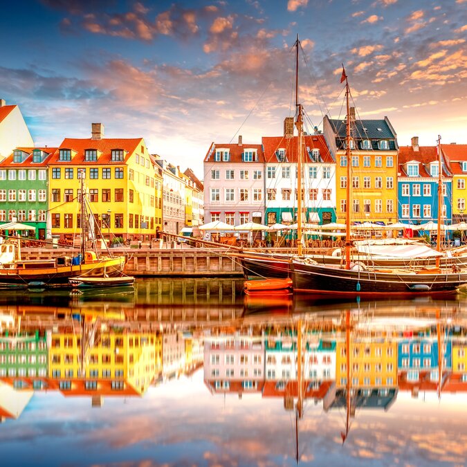Nyhavn | © Shutterstock 2451037363 Nyhavn, Hafen in Kopenhagen, Dänemark | © Shutterstock 2451037363