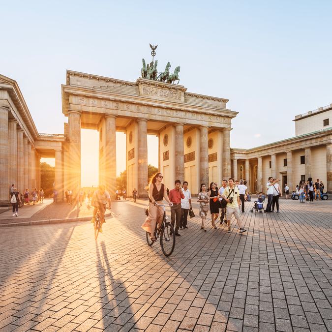 Porte de Brandebourg | © visitBerlin / Dagmar Schwelle Place devant la porte de Brandebourg avec la porte en arrière-plan | © visitBerlin / Dagmar Schwelle