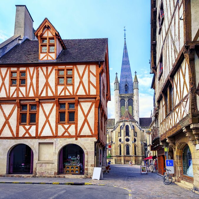 Turm der Kirche Notre-Dame von Dijon | © Shutterstock 387775132 Turm der Kirche Notre-Dame von Dijon | © Shutterstock 387775132