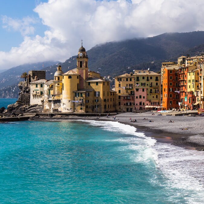 © shutterstock-2009699981 Landschaft einer Strandvilla von Camogli, Italien | © shutterstock-2009699981