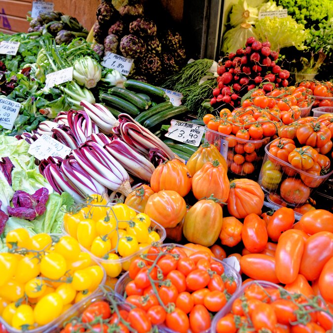 Mercato Testaccio | © Shutterstock 2142732651 Frisches Gemüse im Mercato | © Shutterstock 2142732651
