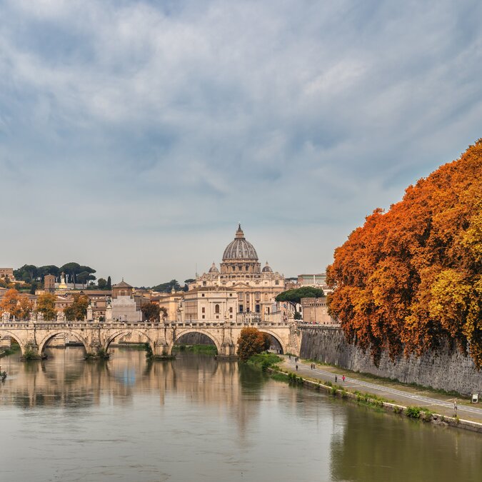 Skyline Rom am Ufer des Tiber | © Shutterstock 2030090342 Skyline Rom am Ufer des Tiber | © Shutterstock 2030090342