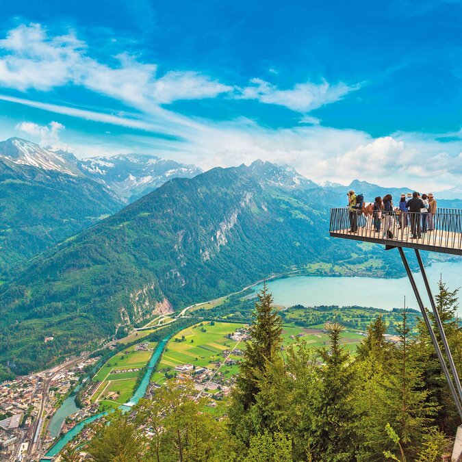 Aussichtsterrasse in Interlaken | © Shutterstock 564943732 Aussichtsterrasse in Interlaken | © Shutterstock 564943732