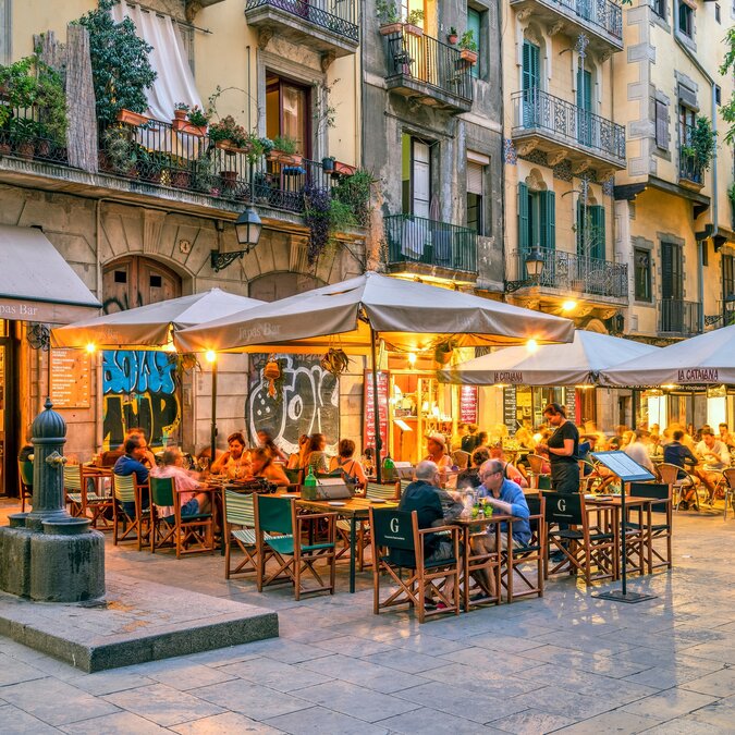 Café in Barcelona | © shutterstock_2395767285 Café in Barcelona | © shutterstock_2395767285