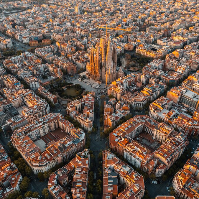 Sagrada Familia und Eixample | © Shutterstock_2165398797 Sagrada Familia und Eixample | © Shutterstock_2165398797