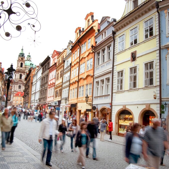 Strasse in Prag | © Shutterstock 58191259 Menschenmenge in den Strassen von Prag | © Shutterstock 58191259